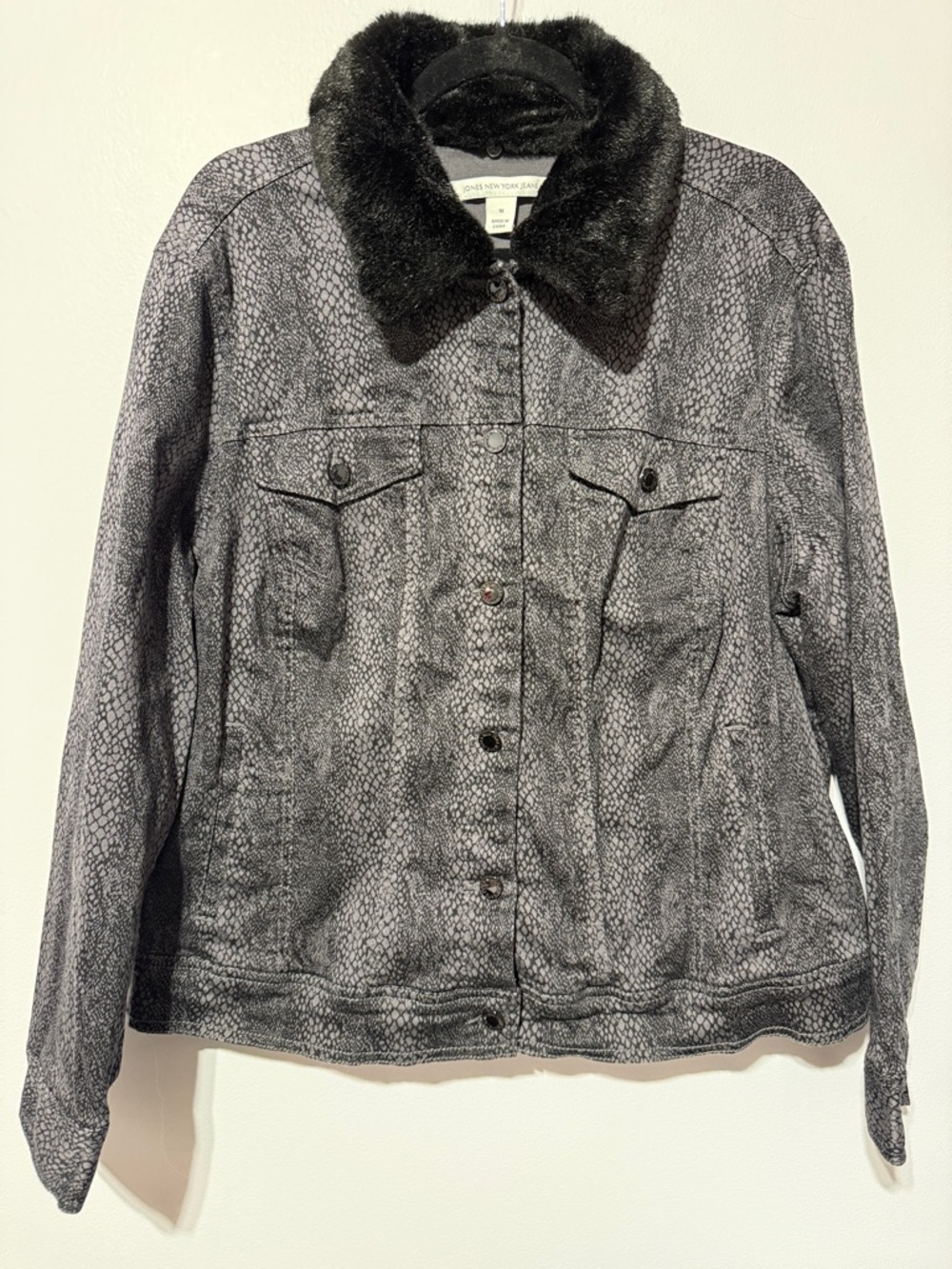 JONES NY JEANS | Women's Snake Skin Print Faux Fur Collar Denim Jacket size